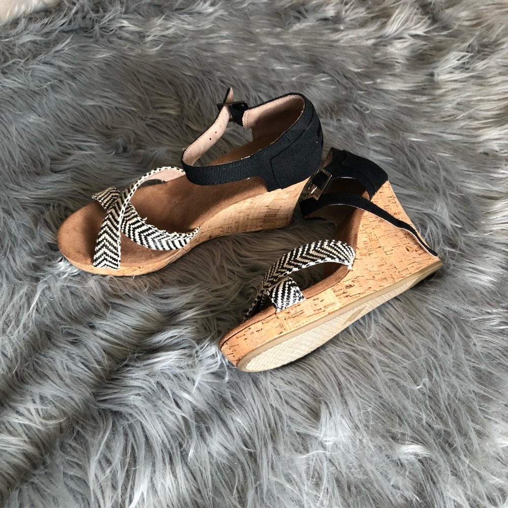 Toms black and white wedges, size 8